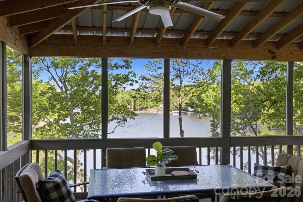 Old Mountain Harbor, Lexington community