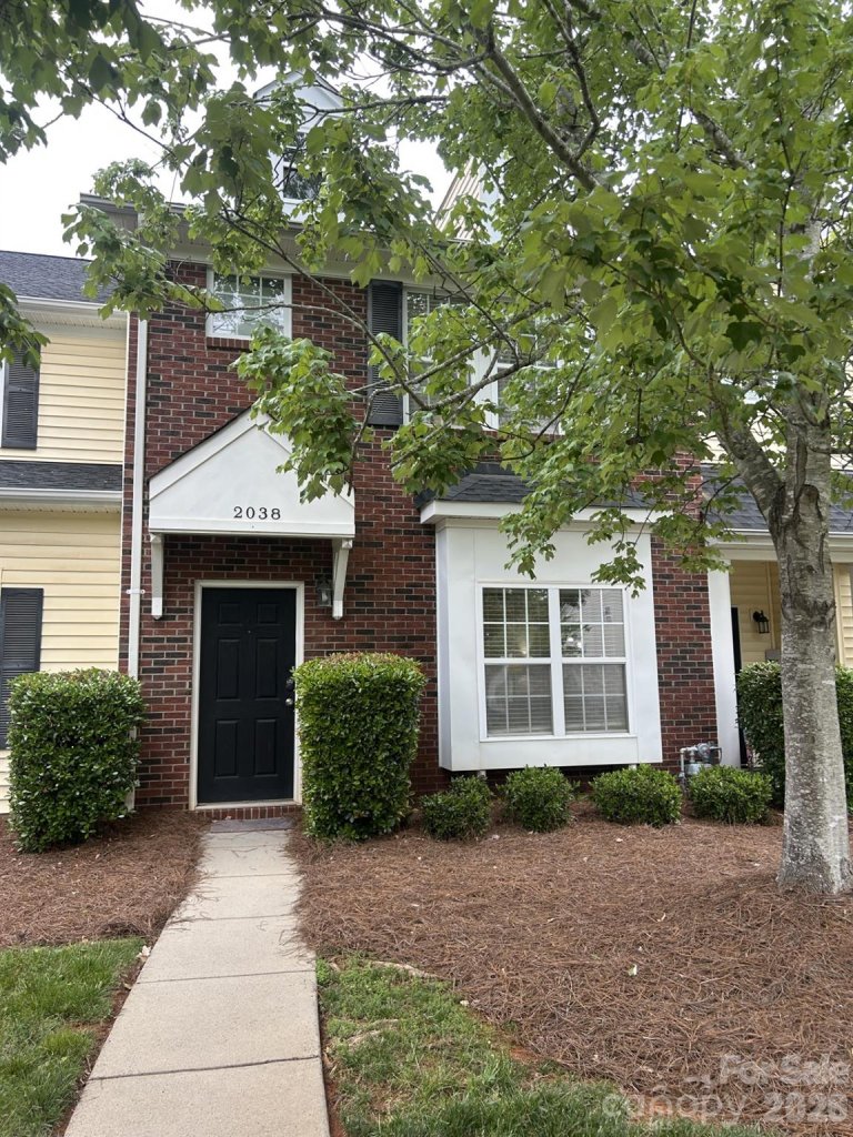Oakstone, Monroe community