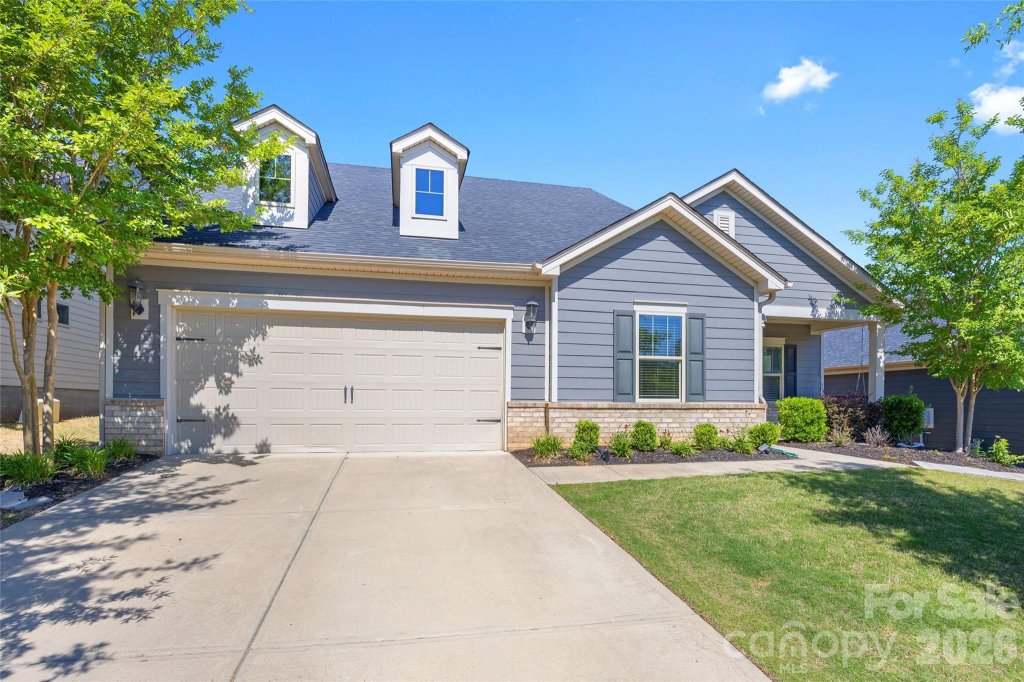 The Meridians, Charlotte community