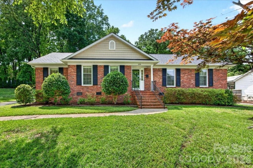 Spring Valley, Charlotte community