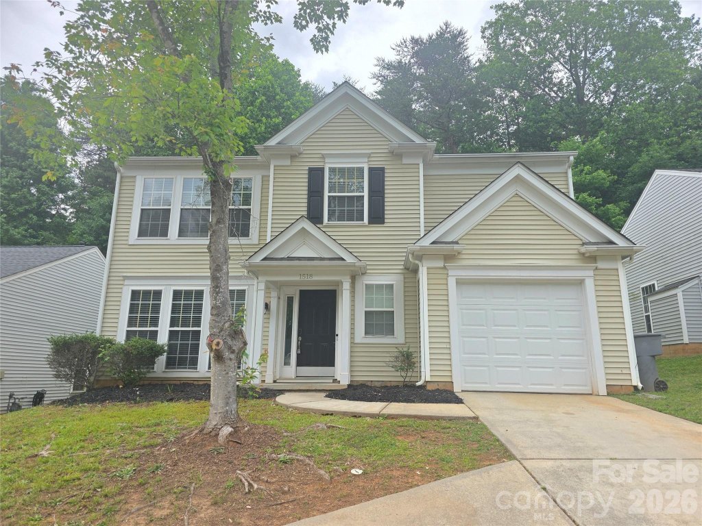 Silverstone, Charlotte community