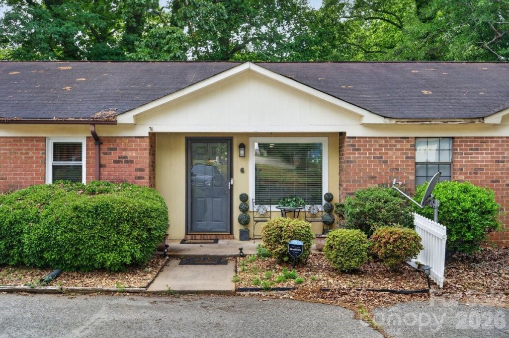 634 Hillcrest Drive