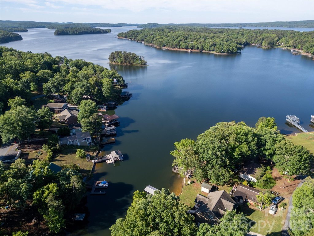 Dixie Shores, New London community