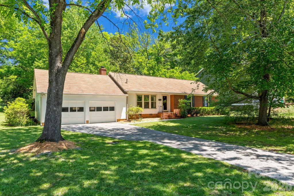 Spring Valley, Charlotte community