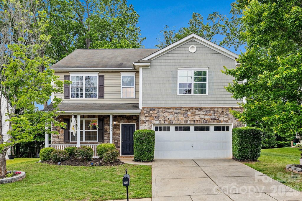 Woodbury, Charlotte community