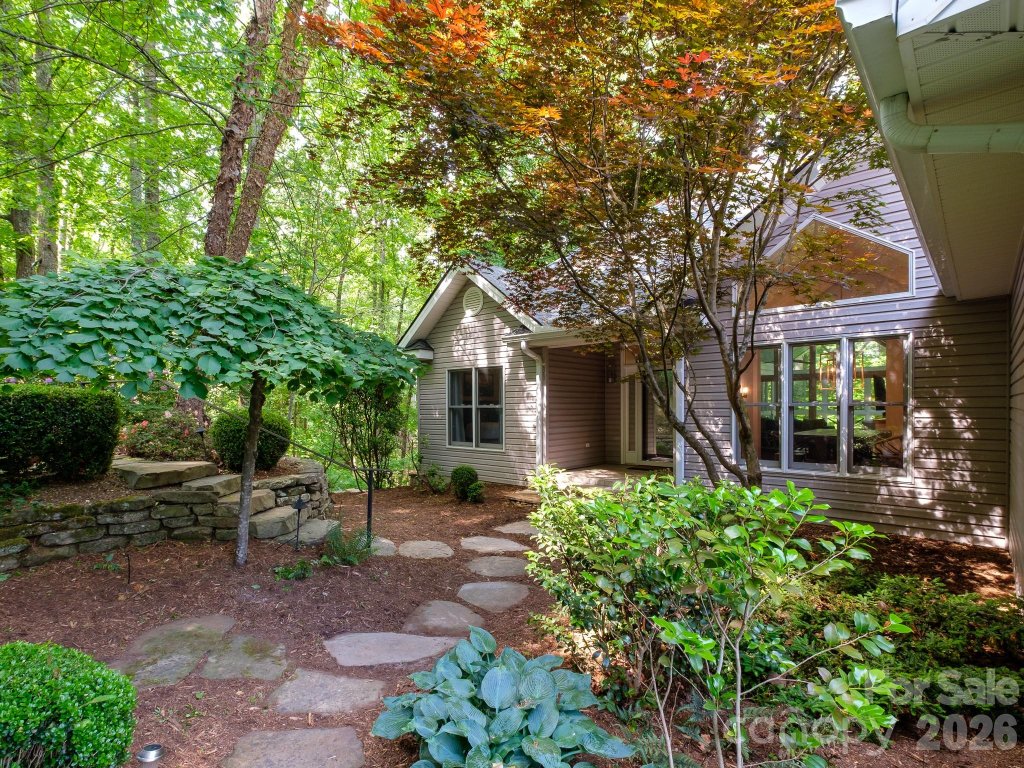 Sequoyah Hills, Fletcher community