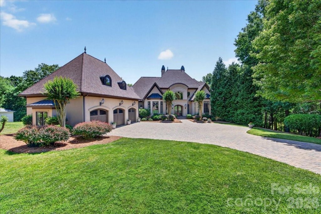 Pellyn Wood, Charlotte community