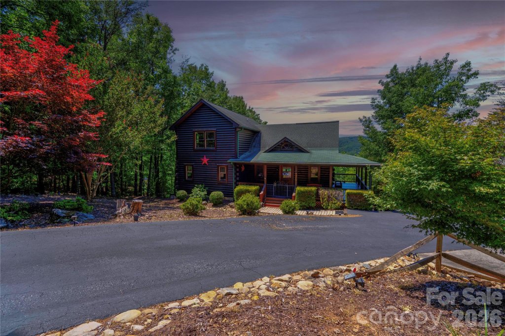 South Mountain Peaks, Bostic community