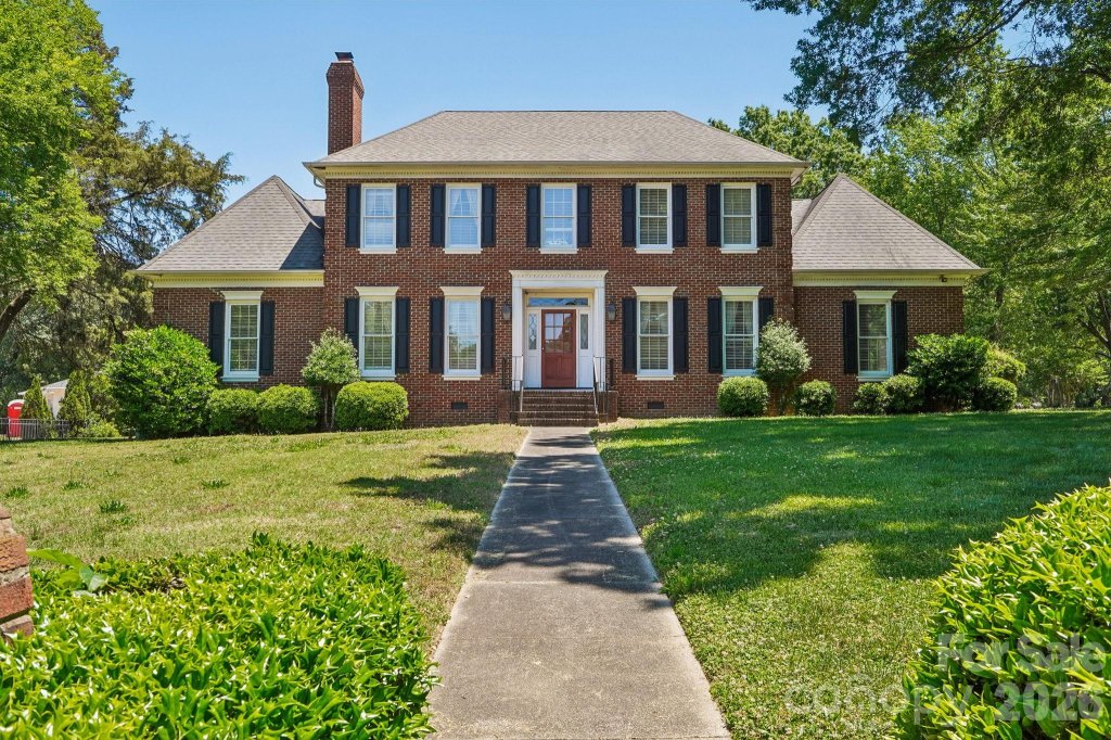 Deering Oaks, Charlotte community