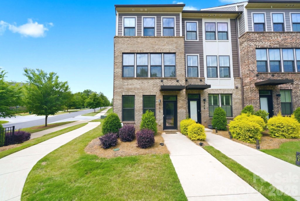 Wendover Green, Charlotte community