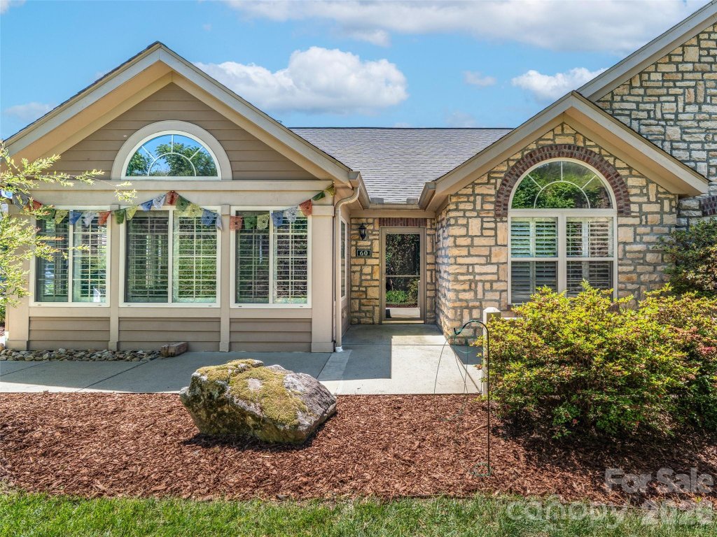 Hamburg Crossing, Weaverville community