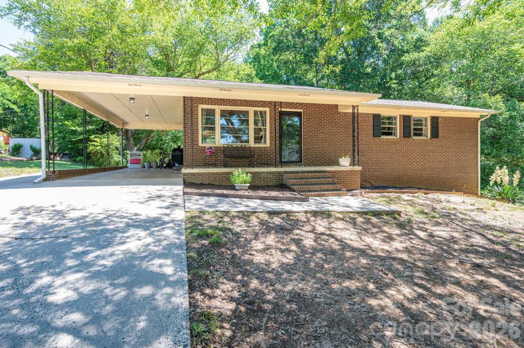 636 Poplar Drive