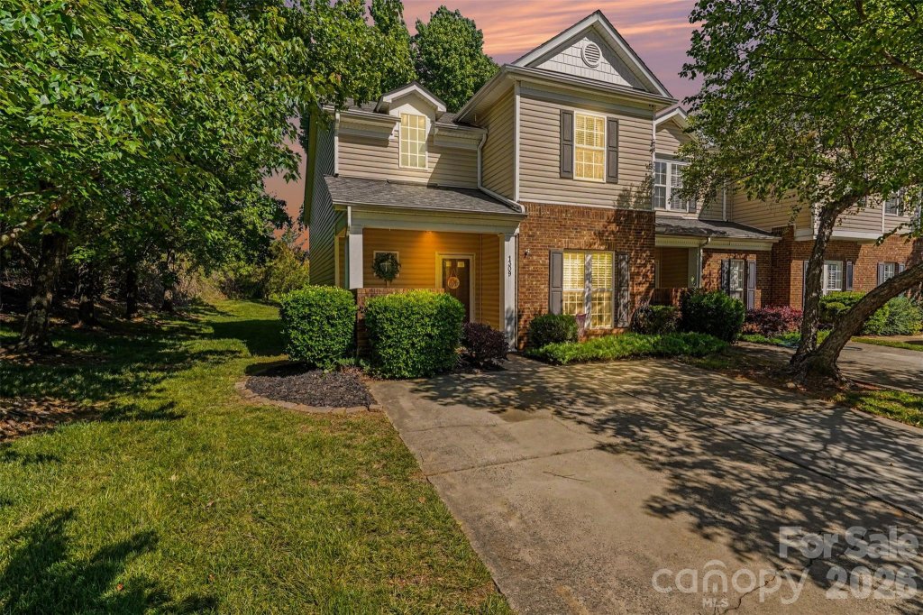Anthem, Charlotte community