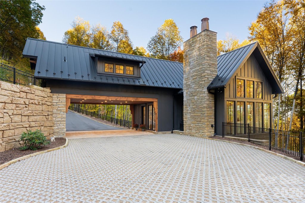 Balsam Mountain Preserve, Sylva community
