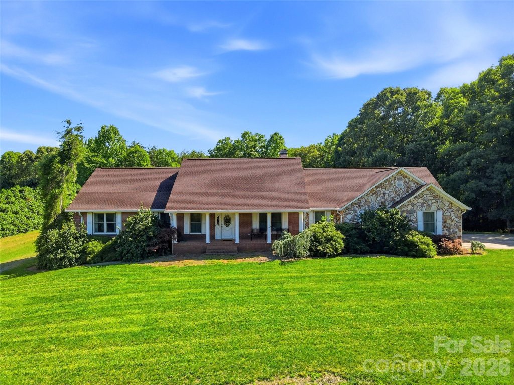 Deerfield, Hickory community