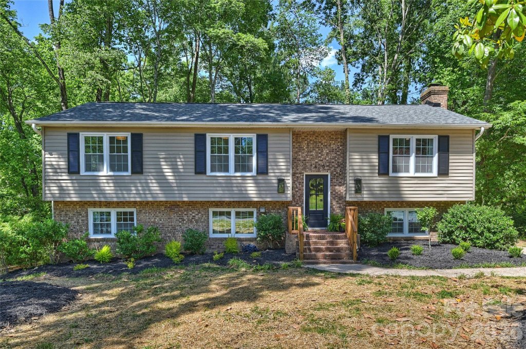 Heritage Woods East, Charlotte community