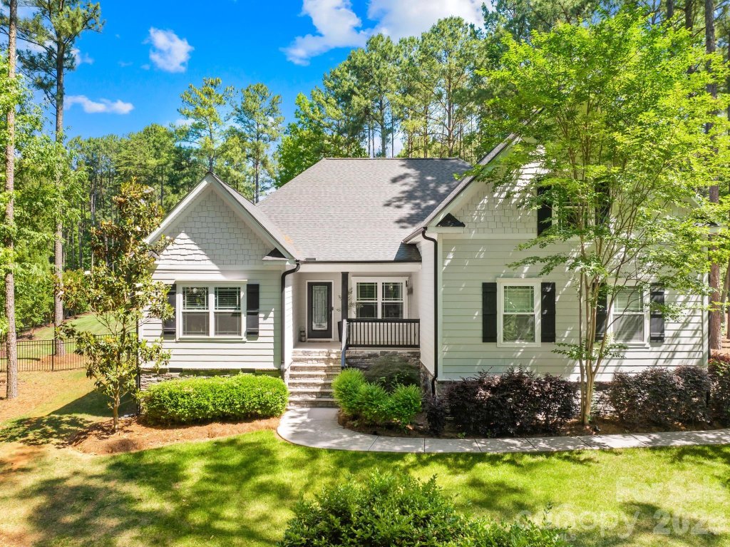 McCrary Woods, Mooresville community