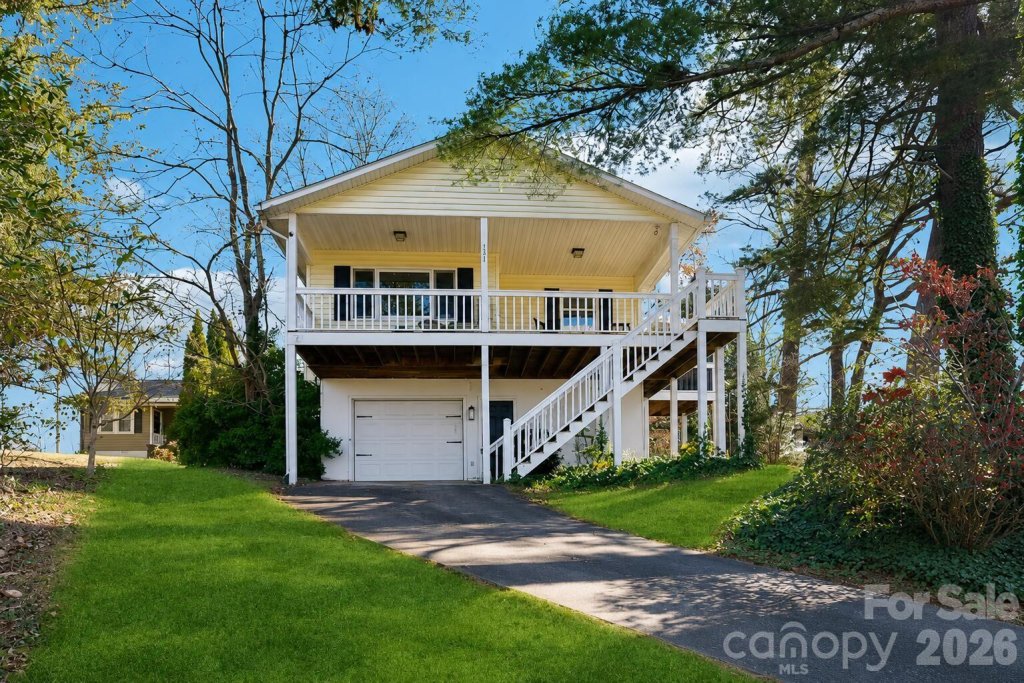 121 Oak Terrace