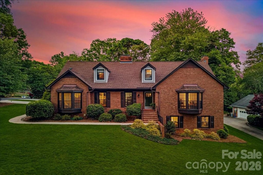 Robinson Woods, Charlotte community