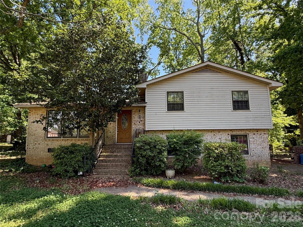 1129 Mclaughlin Drive