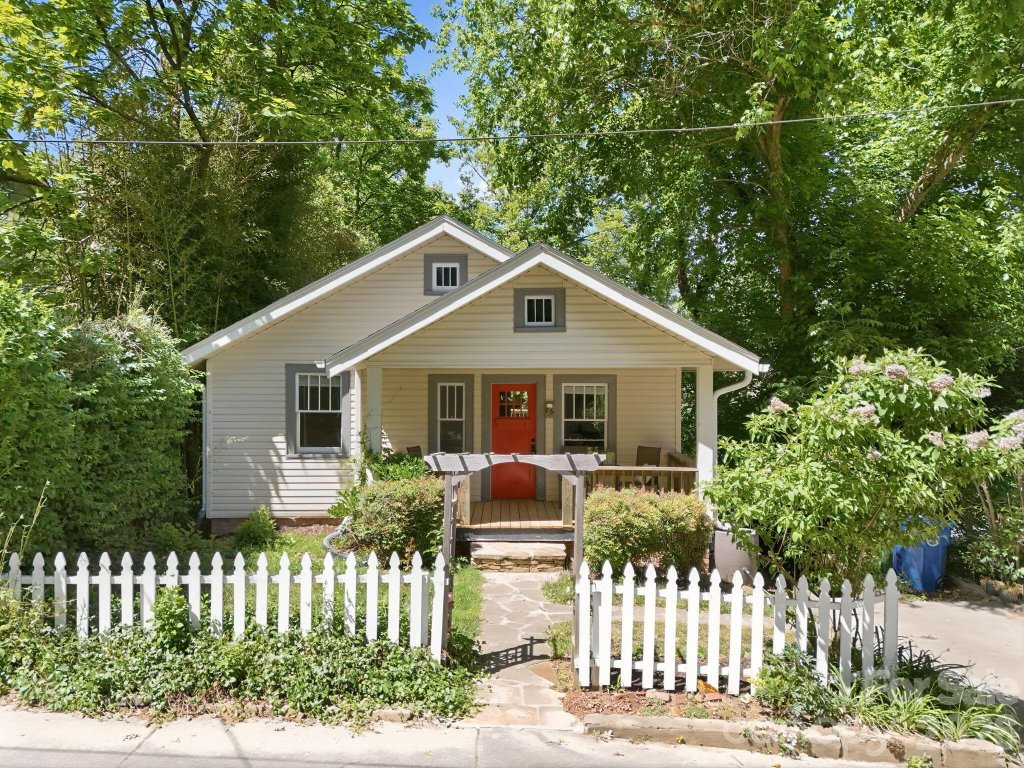 Annandale, Asheville community