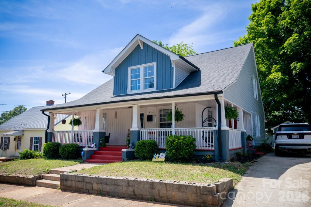 Arlington, Salisbury community