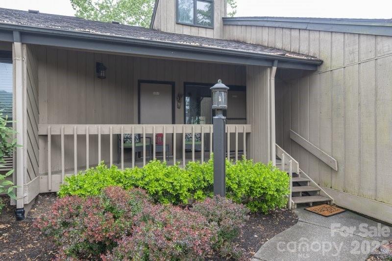 147 W Lake Drive