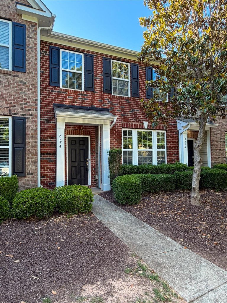 Cedar Walk, Charlotte community