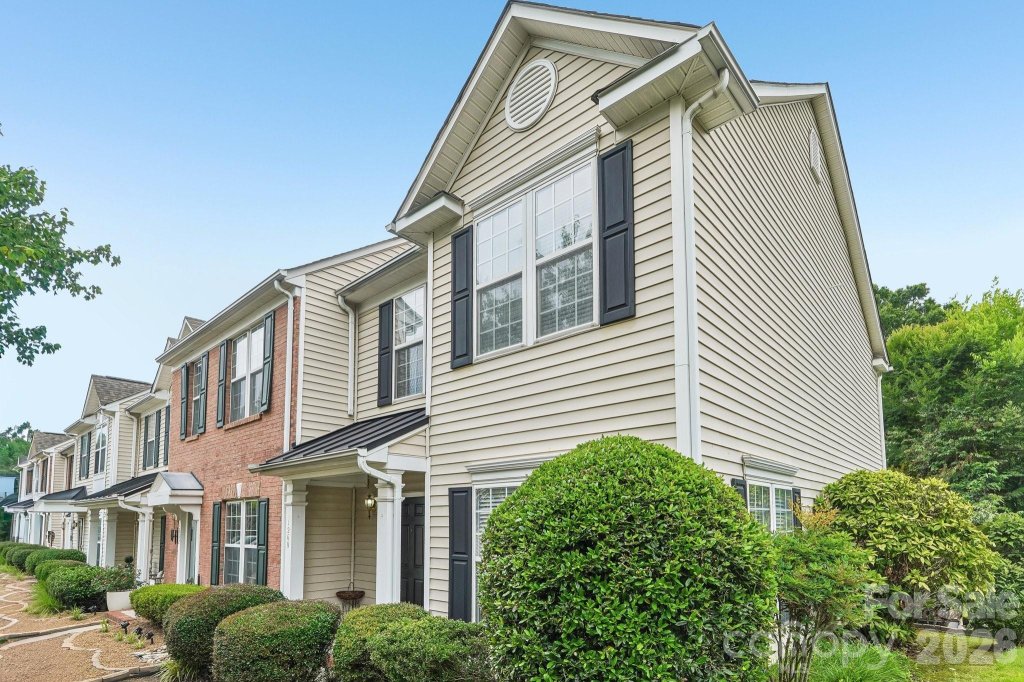 Oak Park, Concord community