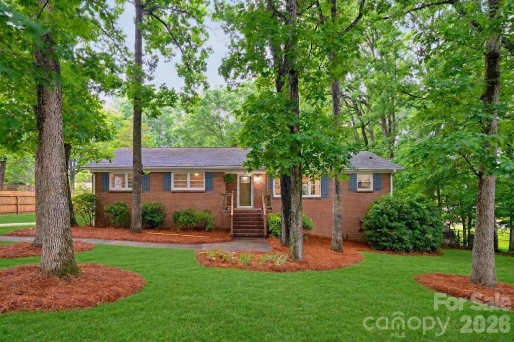 Woodberry Forest, Charlotte community