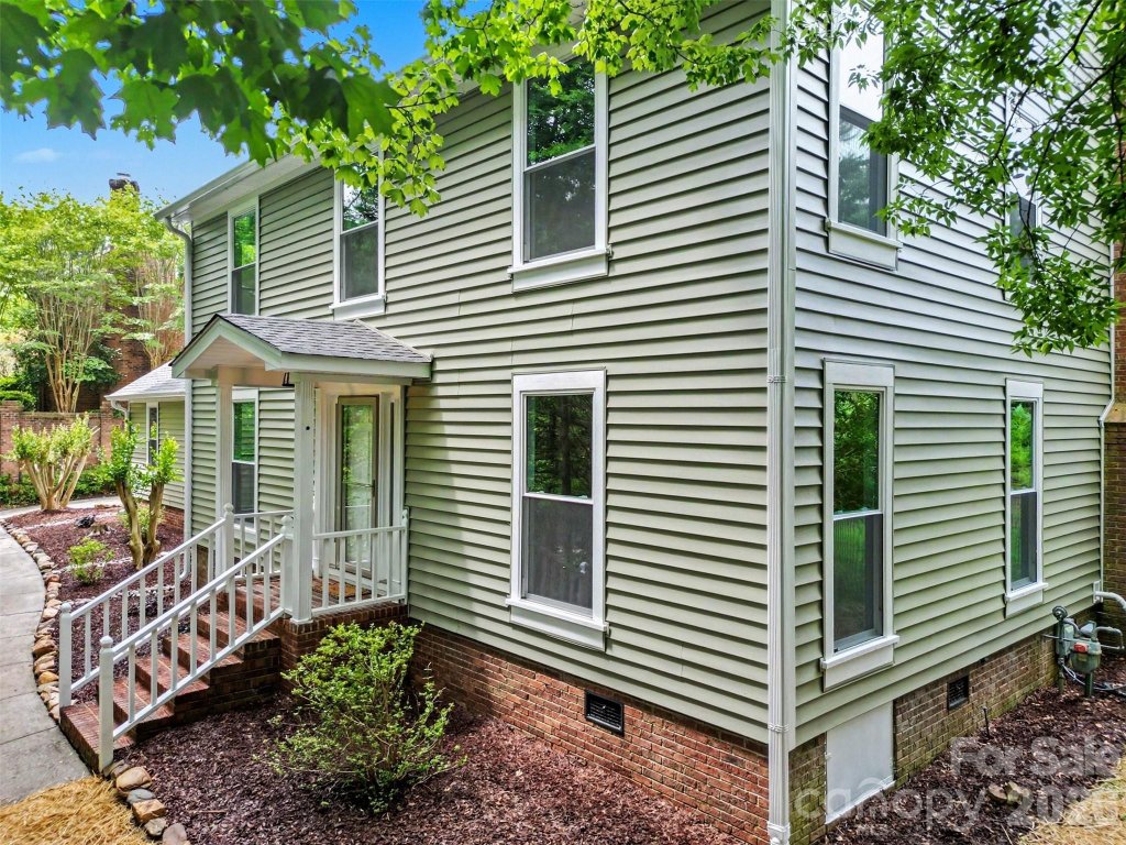 762 Courtney Street
