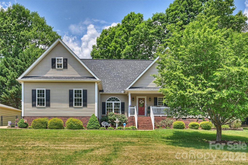 Crowders Woods, Gastonia community