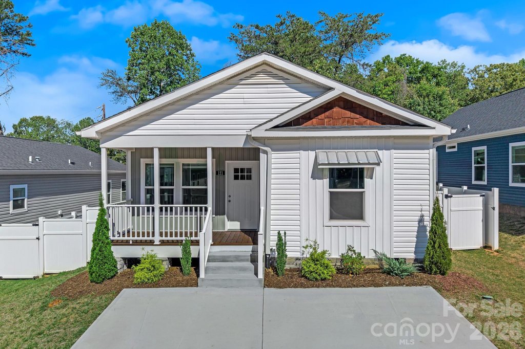 Brooks Cove, Asheville community