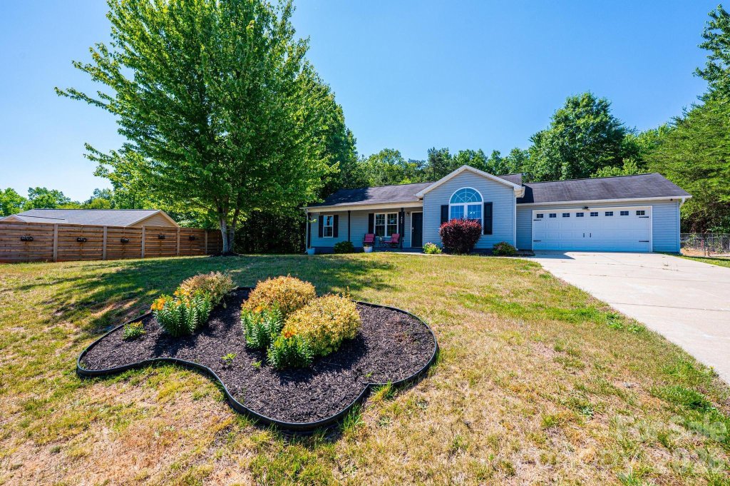 Davidson Woods, Statesville community