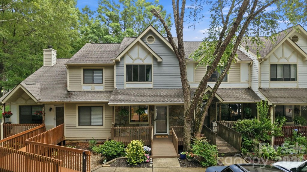 Golfview At Raintree, Charlotte community