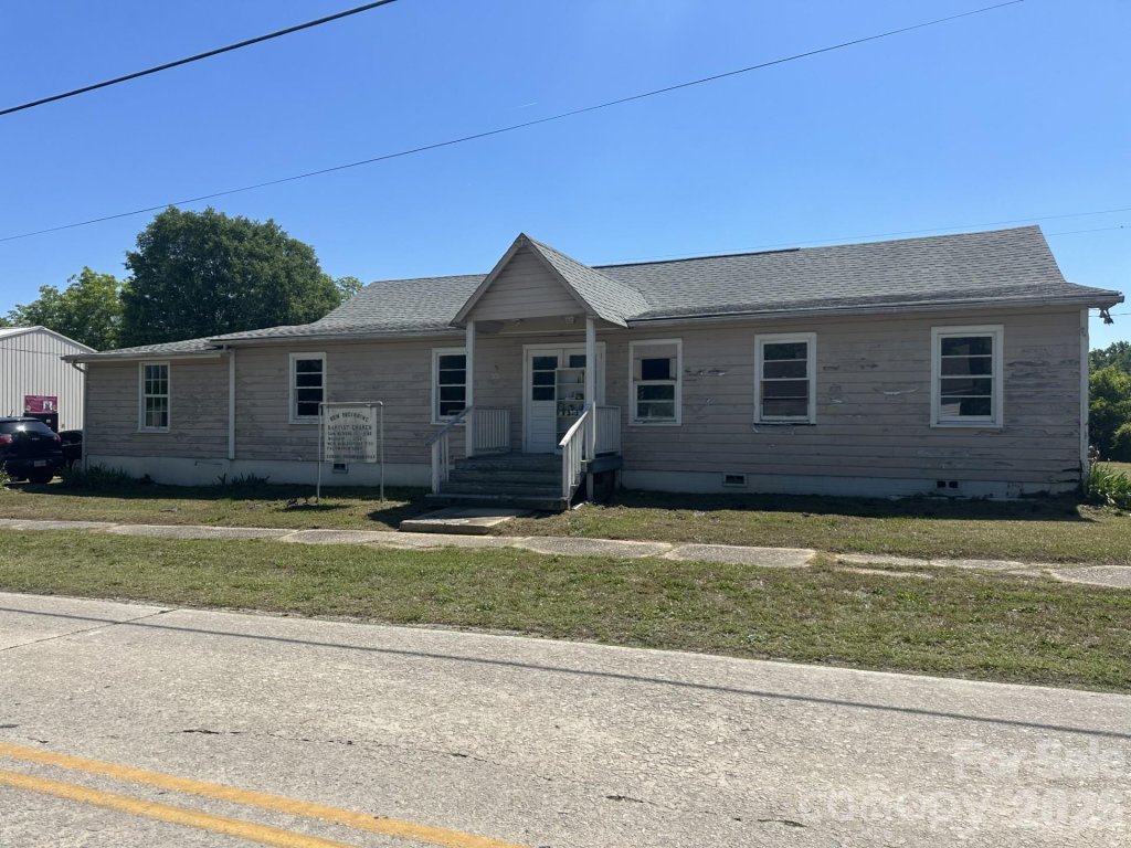 706 Old North Main Street