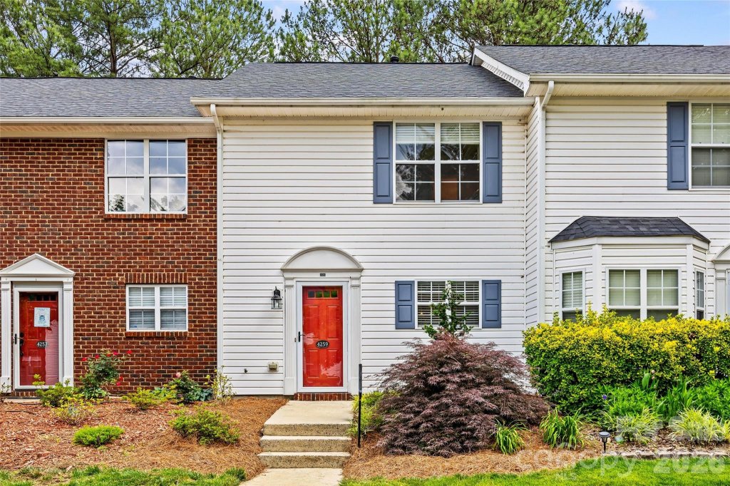 Melrose Townhomes, Matthews community