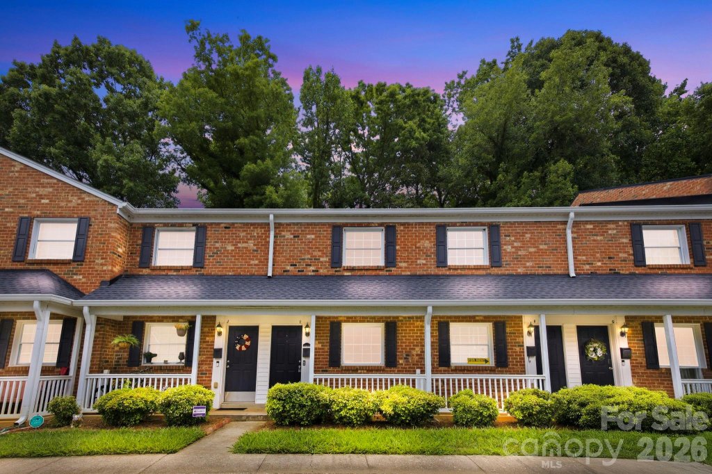 Williamsburg On Commonwealth, Charlotte community