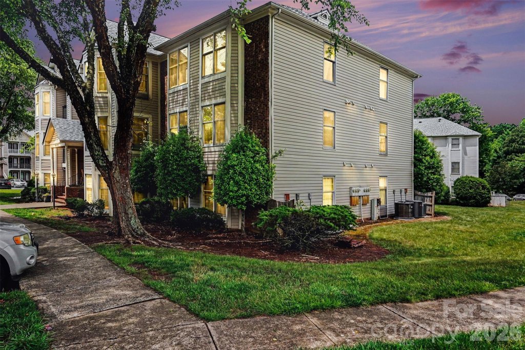 Rosecroft, Charlotte community