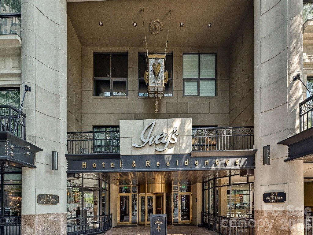 127 N Tryon Street