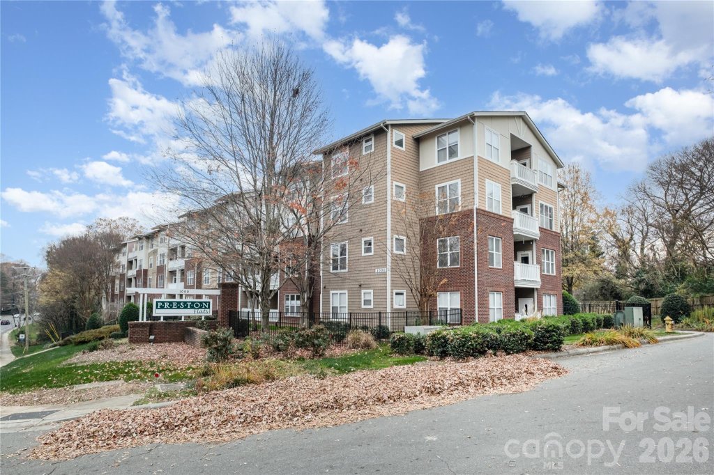 1000 E Woodlawn Road