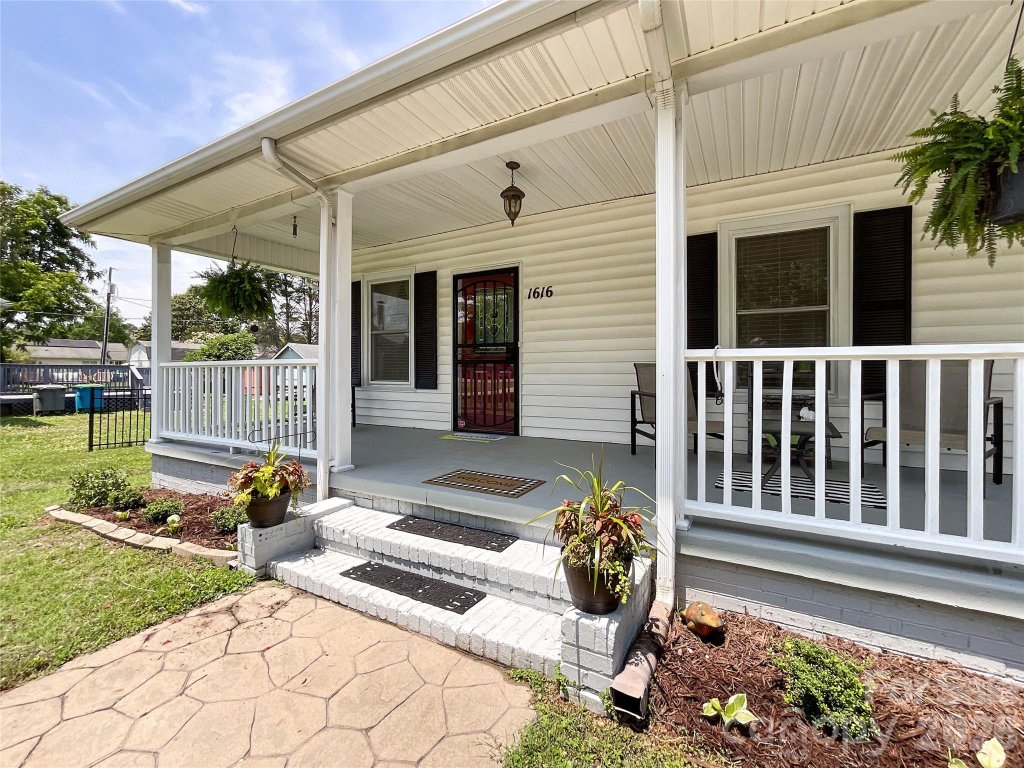 Pebble Creek, Belmont community