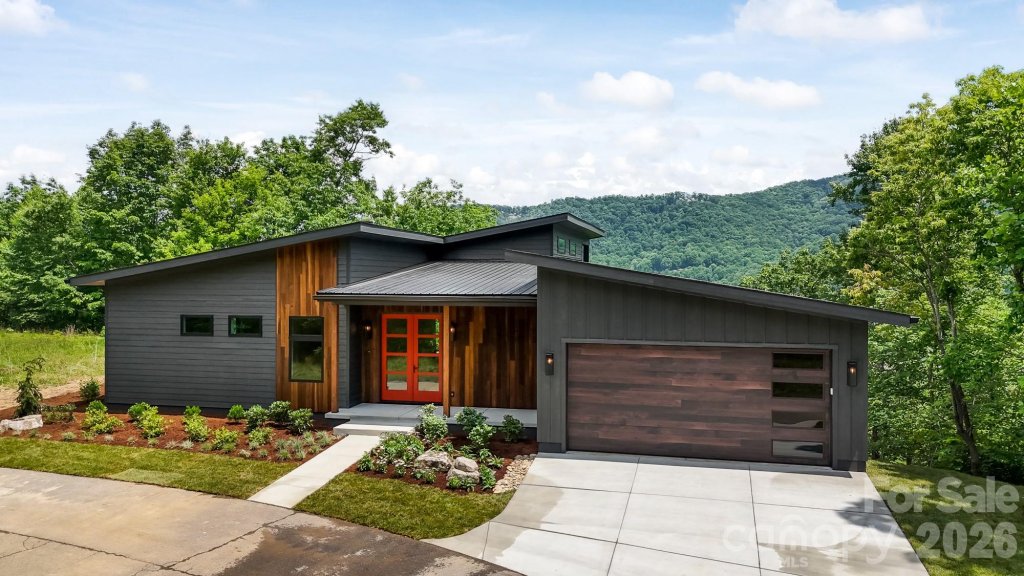 Campbell Mountain Estates, Waynesville community