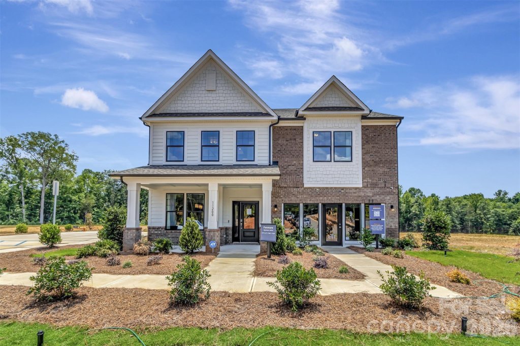 Avienmore, Charlotte community