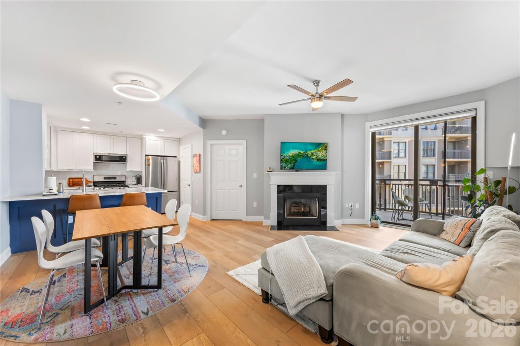 718 W Trade Street