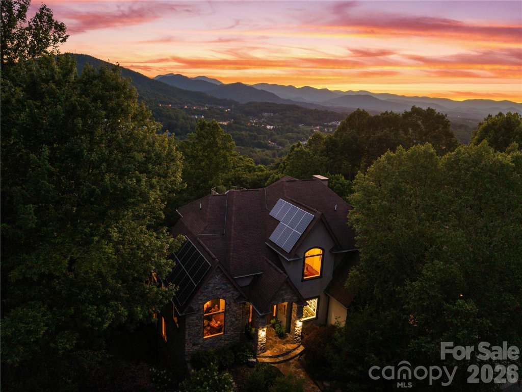 Crest Mountain, Asheville community