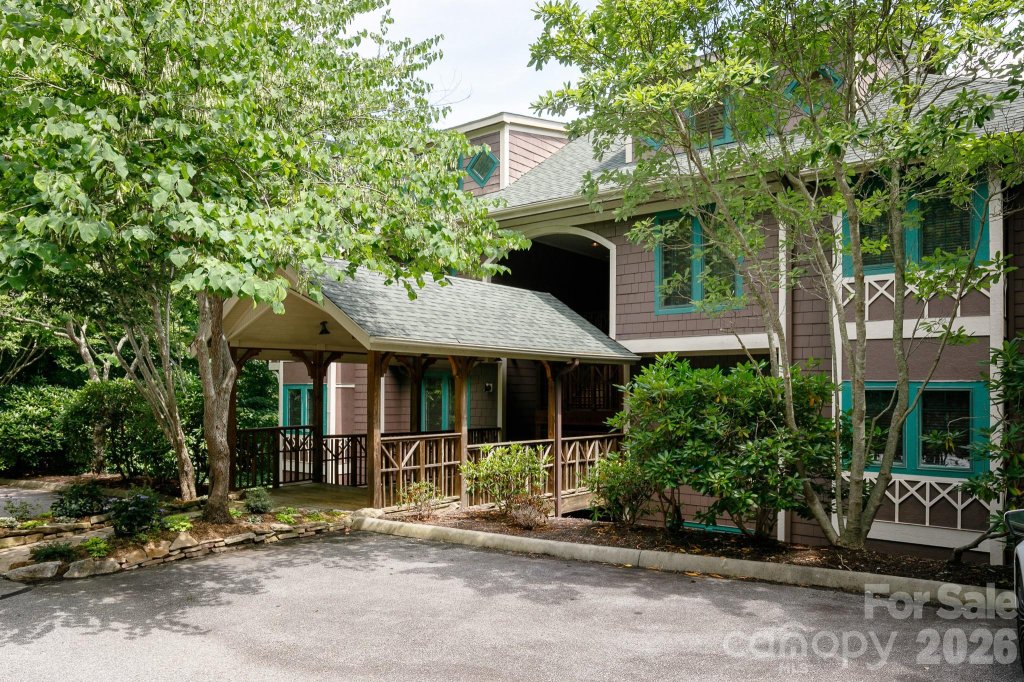222 Creekside Way