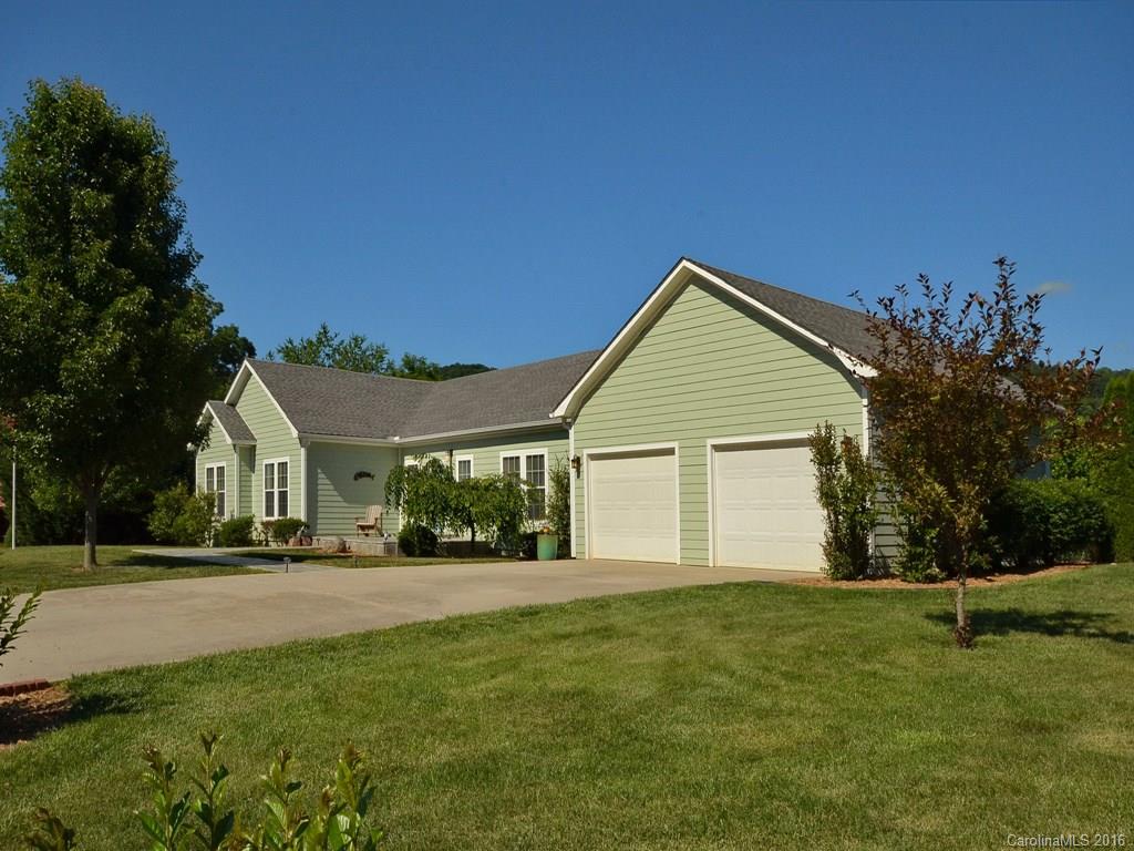 16 Chinaberry Court