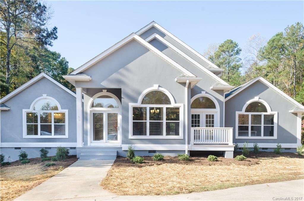 502 Live Oaks Court