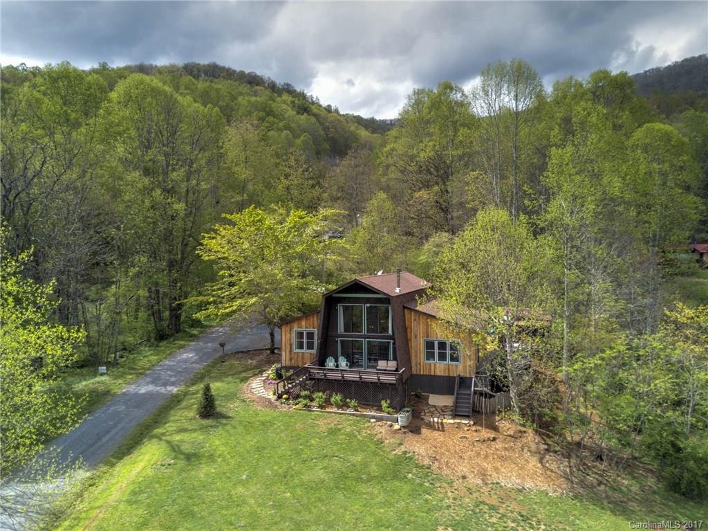 182 Dahlia Lane